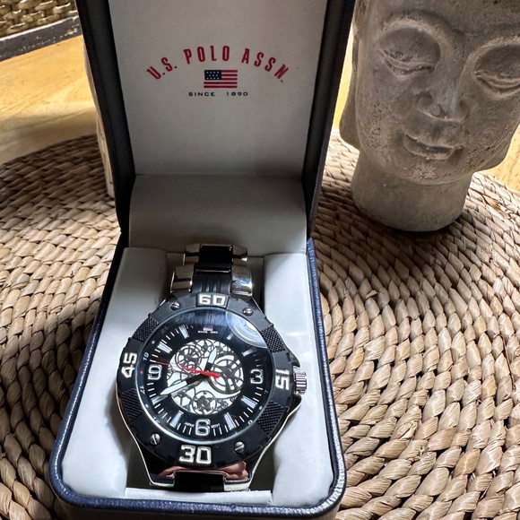 Watch - Picture 8 of 9